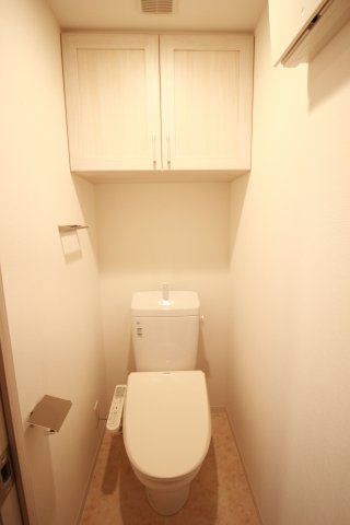 トイレ　温水洗浄便座付き