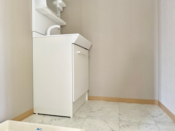 洗面設備　忙しい朝の身支度にも大活躍で便利な独立洗面台！