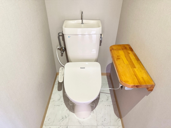トイレ　温水シャワー付きトイレでいつでも快適です。