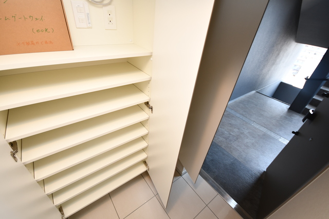 収納　シューズボックス