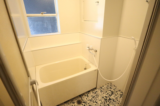 バス・シャワールーム　※別部屋の写真です