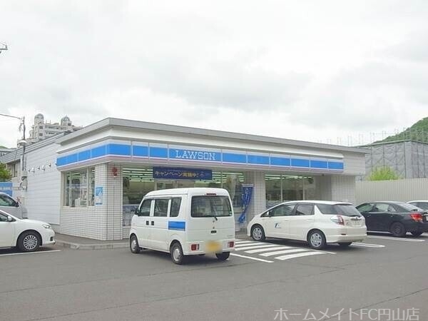 コンビニ　ローソン札幌旭ヶ丘店（コンビニ）まで246m