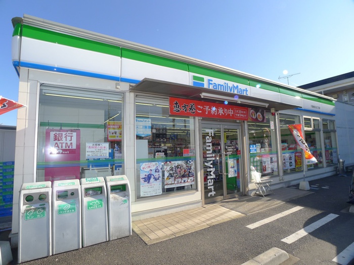 コンビニ　ファミリーマート（コンビニ）まで500m