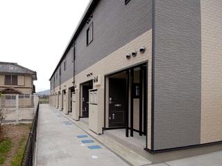 玄関　備品や設備仕様は号室等により異なります現地をご確認下さい。