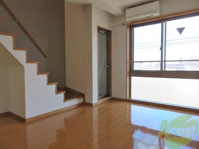 居室・リビング　陽の光が差し込む明るいお部屋は気持がいいですね。