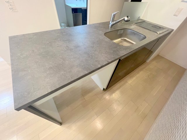 キッチン　オシャレなシステムキッチン。お料理好きには嬉しいですね。