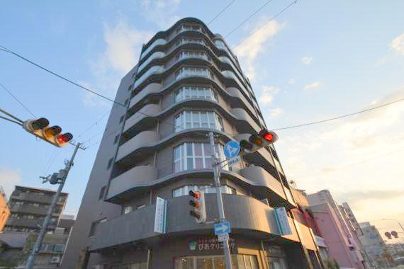 建物外観　オシャレな外観。この周辺では飛びぬけて目立っています。