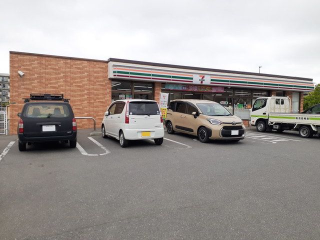 コンビニ　セブンイレブン福岡四箇田団地店（コンビニ）まで980m
