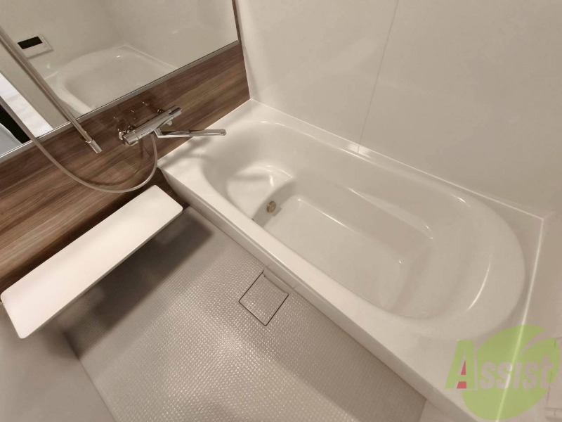 バス・シャワールーム　お風呂になります。一日の疲れを癒してくださいね。