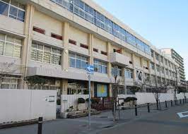 中学校　神戸市立駒ケ林中学校（中学校）まで627m