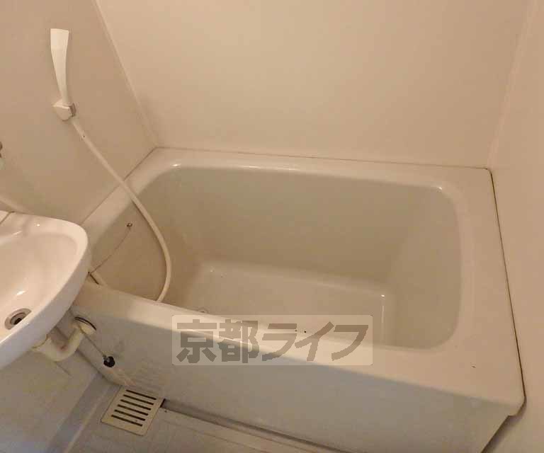 バス・シャワールーム　バスルームです