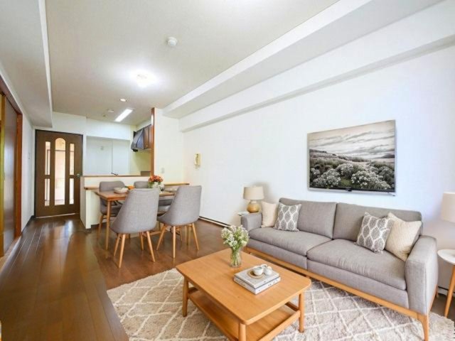 居室・リビング　CGで家具等を配置したもので家具等は含まれません