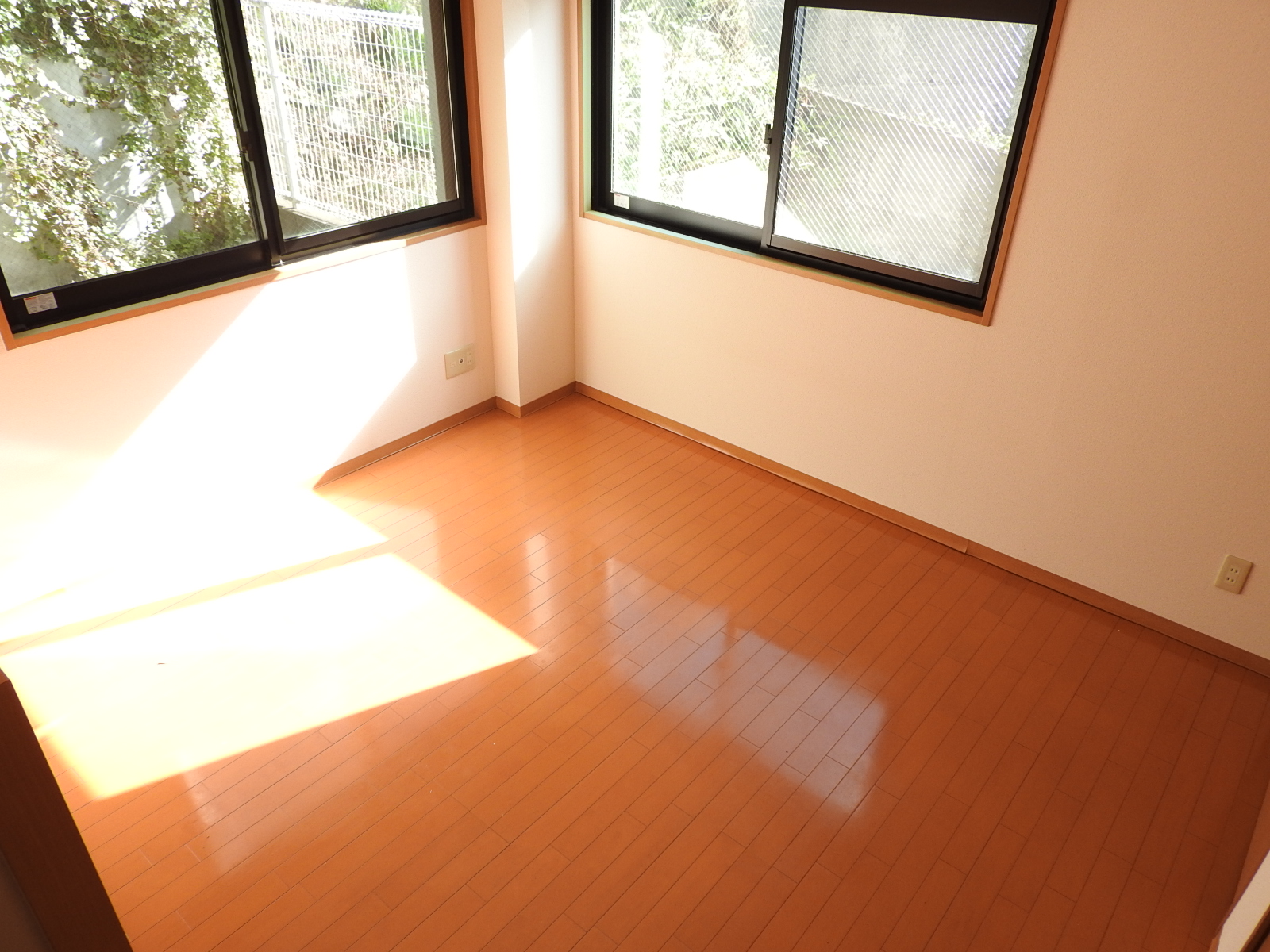 居室・リビング　8.6帖の洋室