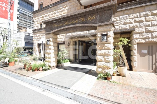 エントランス　プレサンス心斎橋ザ・スタイル　高級感のあるエントランス