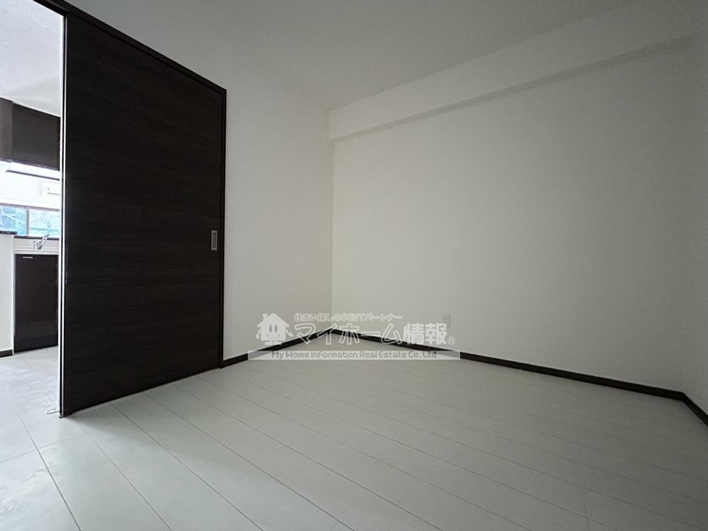 玄関　※内観写真は202号を引用しており、内装が異なる場合がござい