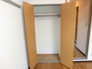 収納　ポール付きクローゼット