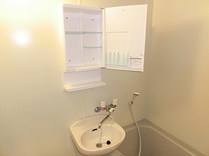 バス・シャワールーム　収納付き