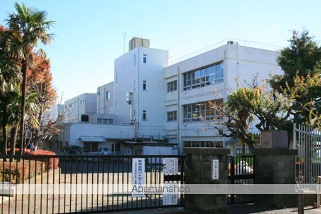 小学校　狛江市立狛江第三小学校（小学校）まで758m