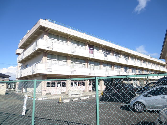 小学校　市立六郷小学校（小学校）まで700m