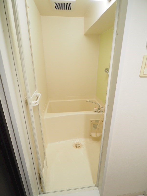 バス・シャワールーム　バスルーム。