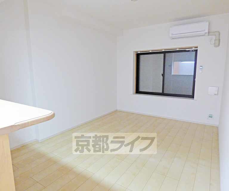 居室・リビング　広い室内です。