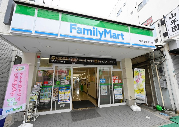 コンビニ　ファミリーマート 巣鴨地蔵通り店（コンビニ）まで58m