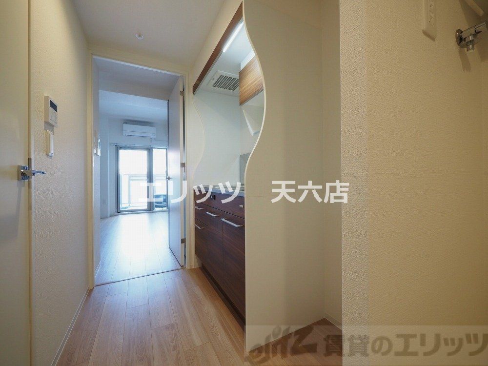 キッチン　玄関