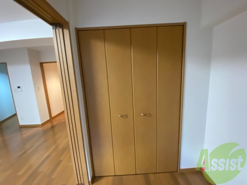 収納　収納はこちらのクローゼットをお使いください。