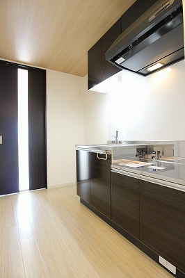 キッチン　お料理スペースも十分な広さです。