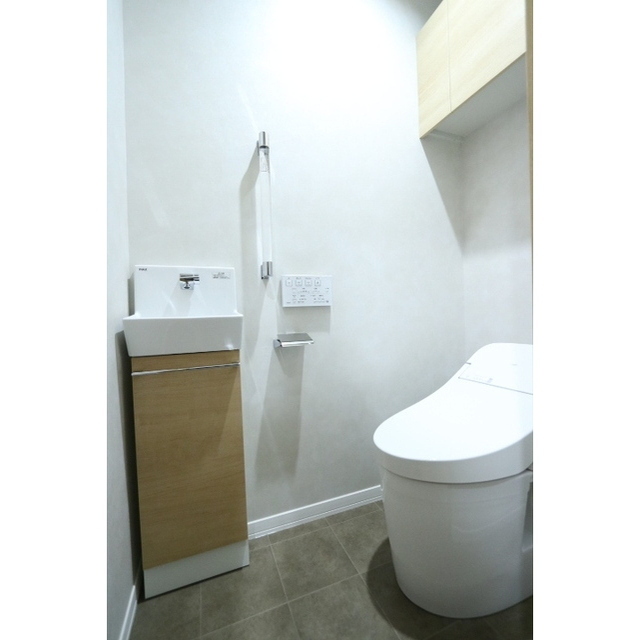 トイレ　上部収納＆手洗い器付き◎