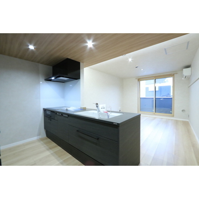 居室・リビング　約１４．１帖のＬＤＫ