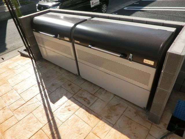 その他　敷地内にゴミ置場があります