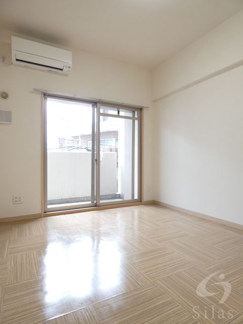 居室・リビング　反転画像