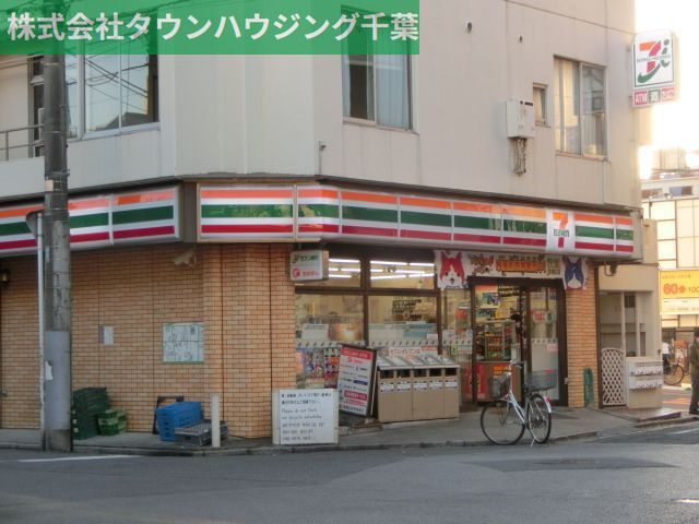 コンビニ　セブンイレブン（コンビニ）まで740m