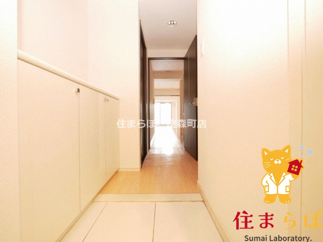 玄関　「気になったら、LINEで気軽に相談できますよ。」