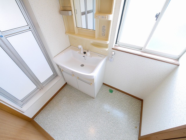 洗面設備　脱衣スペースもあります