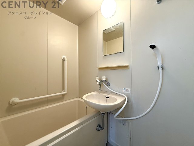 バス・シャワールーム　シンプルで機能的なユニットバスです