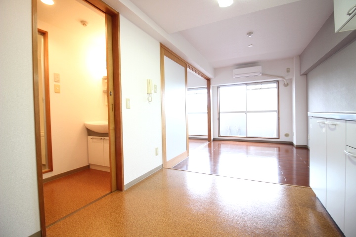 居室・リビング　広々としたキッチン！