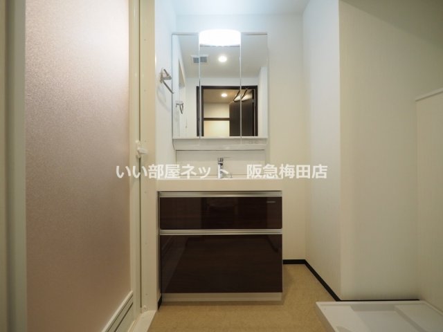 洗面設備　同シリーズ別部屋仕様写真となります。