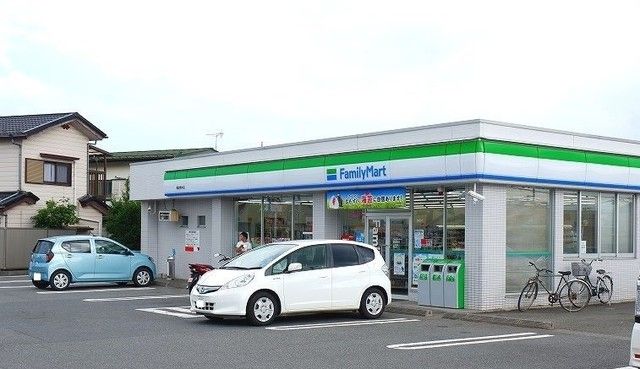 コンビニ　ファミリーマート 飯能青木店（コンビニ）まで550m