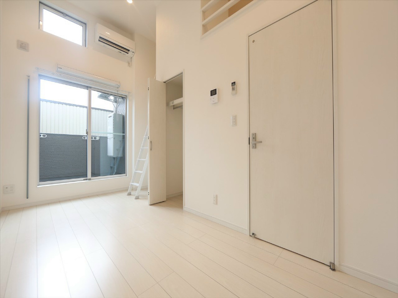 バルコニー　洋室6.5帖　ロフト5.6帖（収納でもお部屋でも使えます）