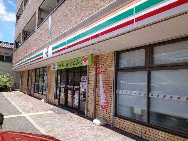 コンビニ　セブンイレブン様（コンビニ）まで700m