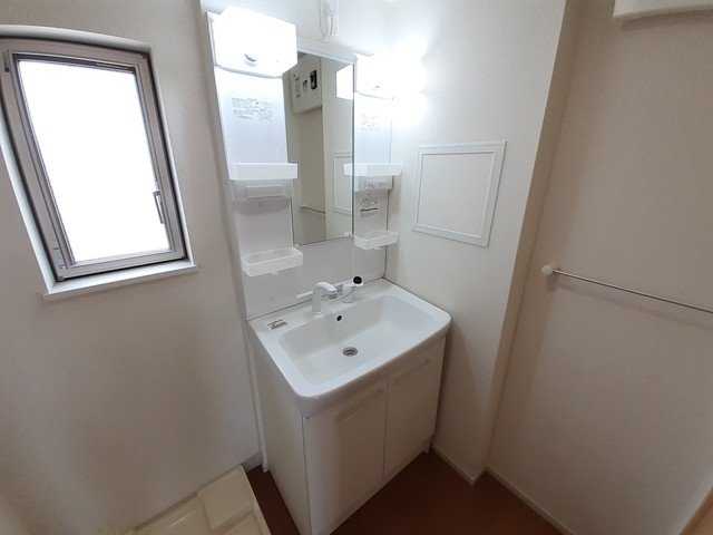 洗面設備　スペースが確保できる洗面所です