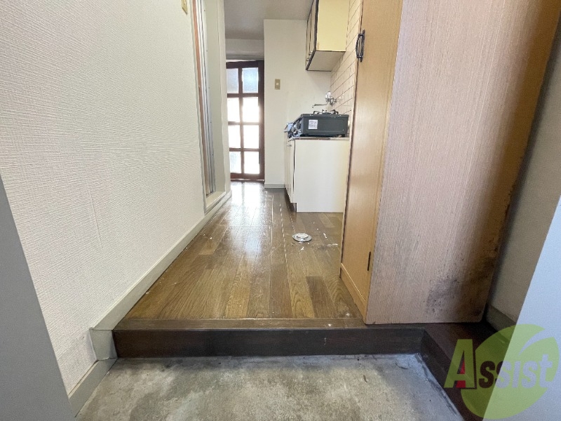 玄関　玄関からの様子です。すぐ部屋が見えないのは安心ですね。