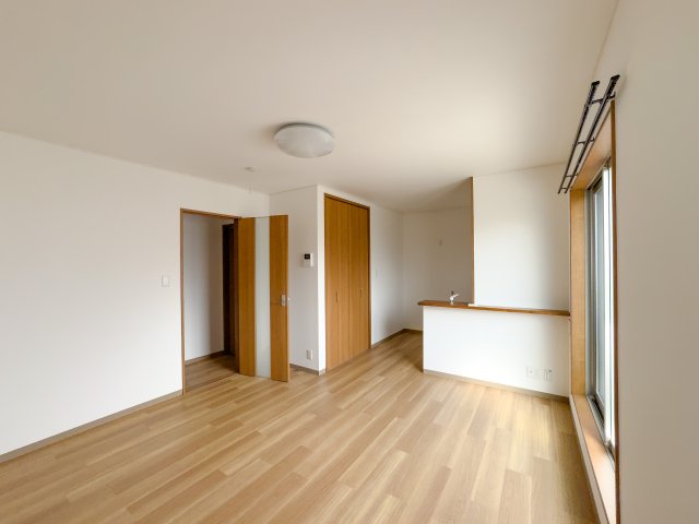 居室・リビング　同物件別号室