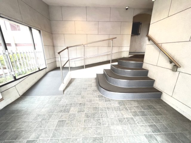 エントランス　詳細は、RISUMO江坂本店までお問合せください♪