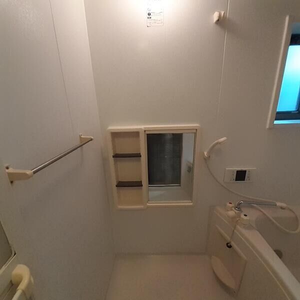 バス・シャワールーム　落ち着いた空間のお風呂です