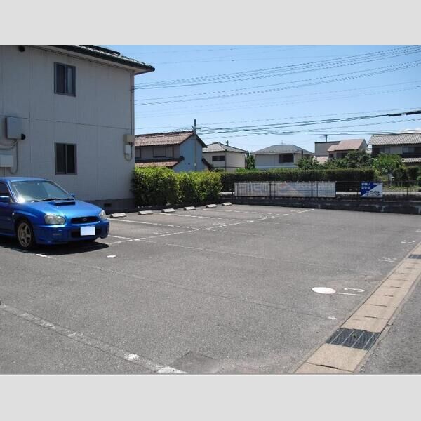 駐車場　駐車場に車を止められます