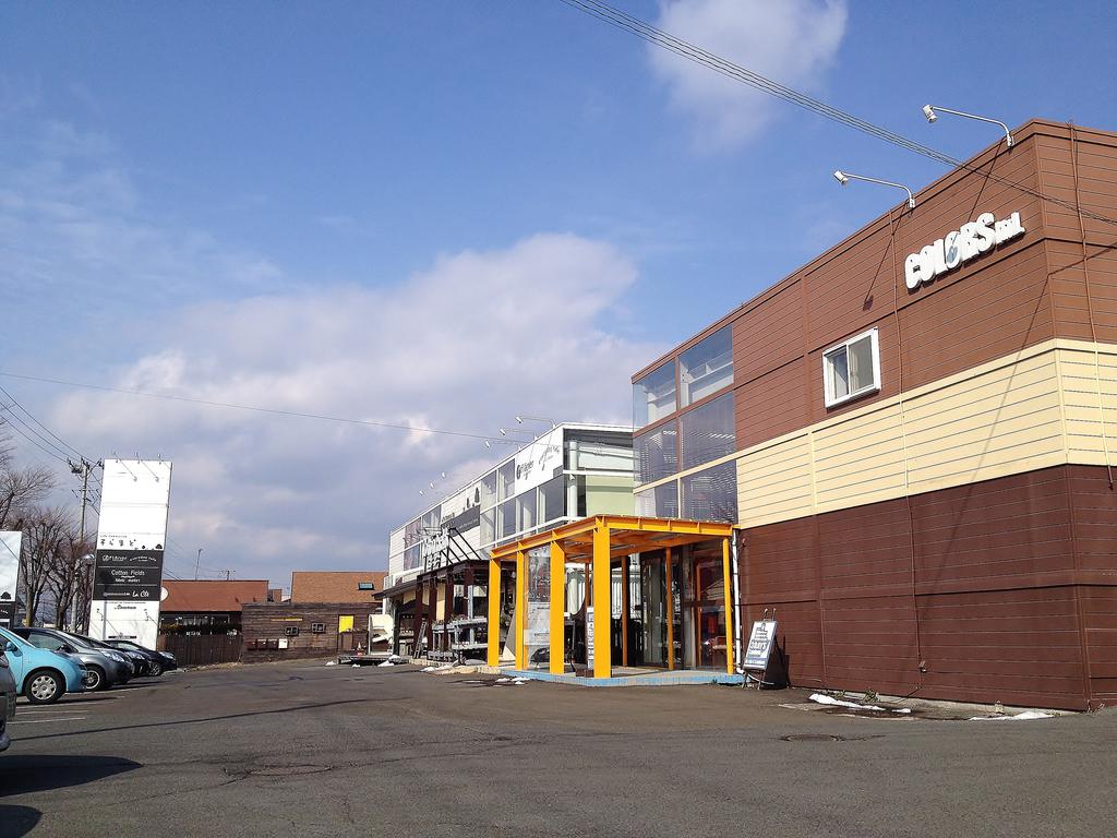 ショッピングセンター　北欧家具、インテリア、雑貨店 3DAYS SCANDINAV（ショッピングセンター）まで297m