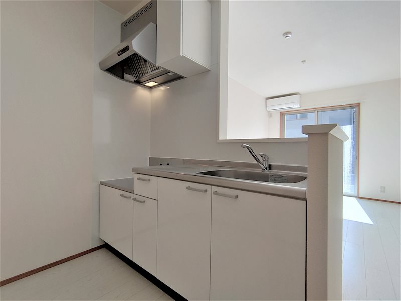 キッチン　対面式キッチンを採用し喋りながら料理ができます。